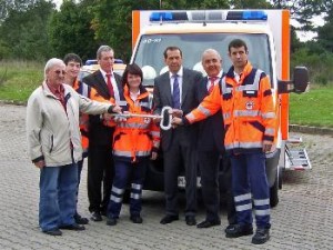 Schlüsselübergabe mit Minister und Landrat