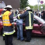 lb13_pkw2 Feuerwehr im Einsatz